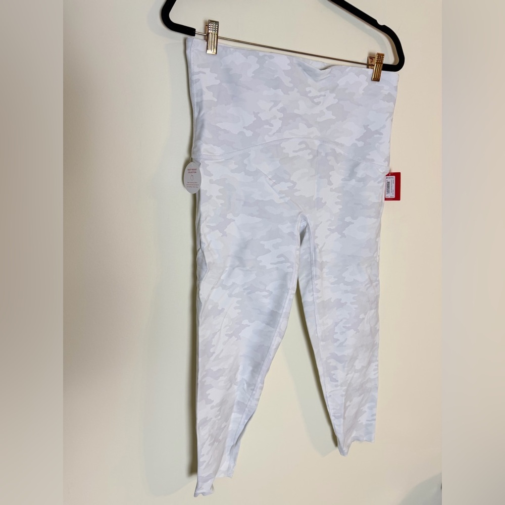 SPANX Booty Boost 7/8 White Camouflage Leggings 1X​